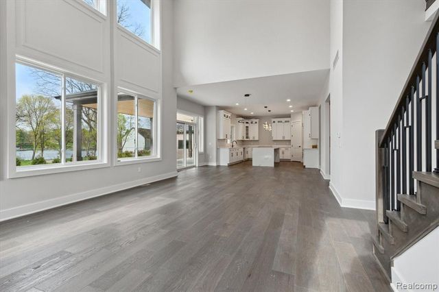 9 Annandale, Leonard, MI 48367