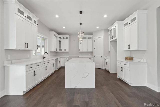 9 Annandale, Leonard, MI 48367