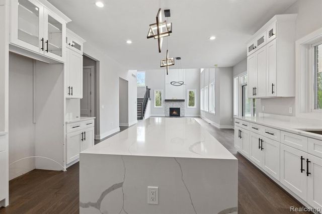 9 Annandale, Leonard, MI 48367