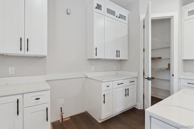 9 Annandale, Leonard, MI 48367