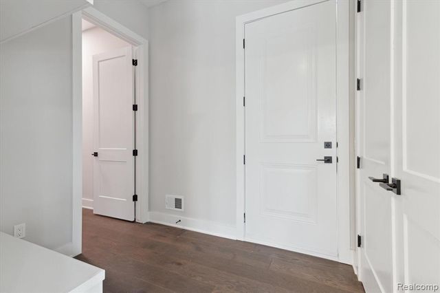 9 Annandale, Leonard, MI 48367