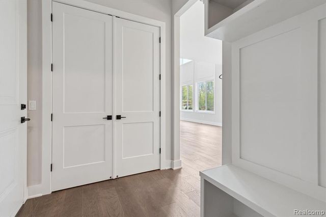 9 Annandale, Leonard, MI 48367