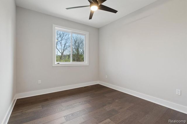 9 Annandale, Leonard, MI 48367