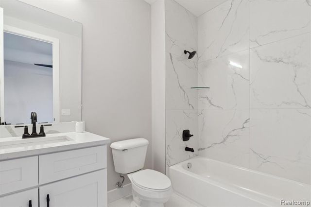 9 Annandale, Leonard, MI 48367