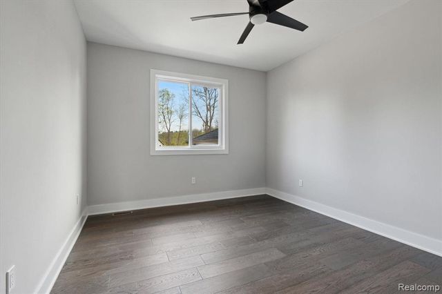 9 Annandale, Leonard, MI 48367