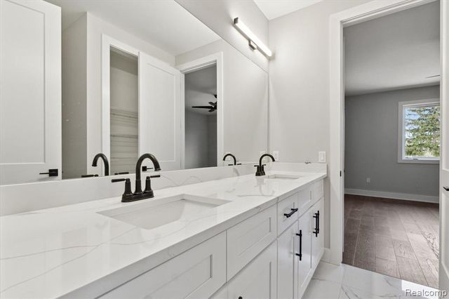 9 Annandale, Leonard, MI 48367