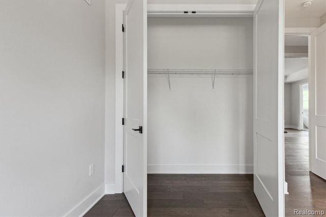 9 Annandale, Leonard, MI 48367