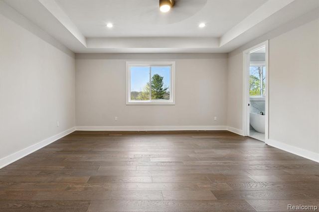 9 Annandale, Leonard, MI 48367