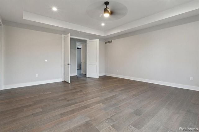 9 Annandale, Leonard, MI 48367