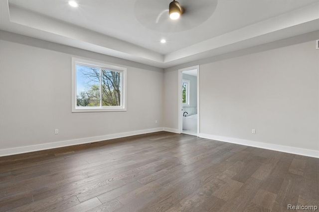 9 Annandale, Leonard, MI 48367