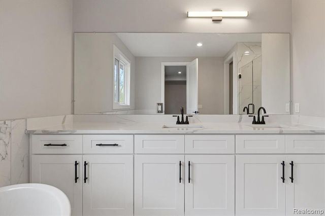 9 Annandale, Leonard, MI 48367