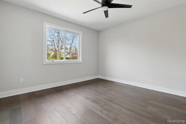 9 Annandale, Leonard, MI 48367