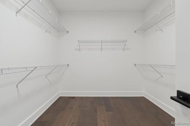 9 Annandale, Leonard, MI 48367