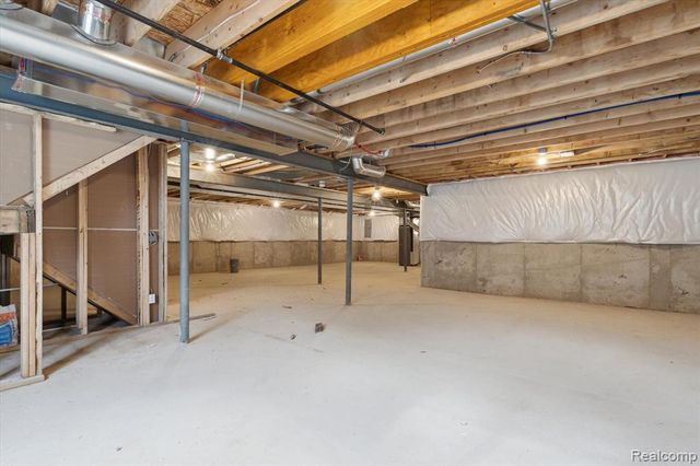 9 Annandale, Leonard, MI 48367