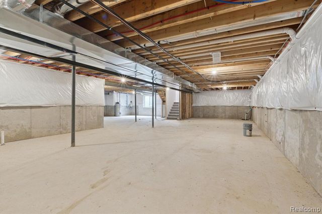 9 Annandale, Leonard, MI 48367