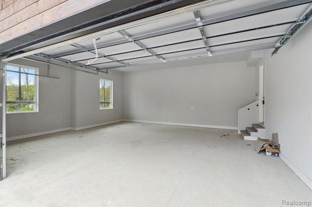 9 Annandale, Leonard, MI 48367