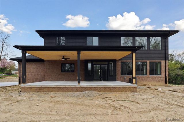 9 Annandale, Leonard, MI 48367