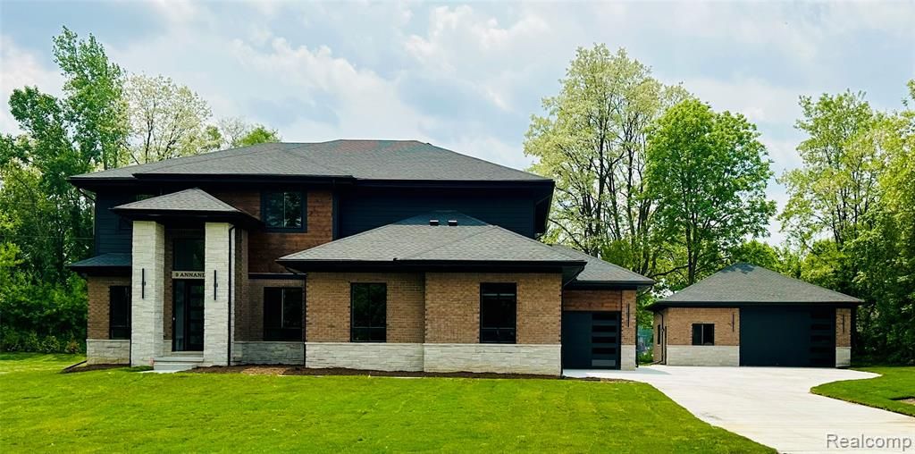 9 Annandale, Leonard, MI 48367