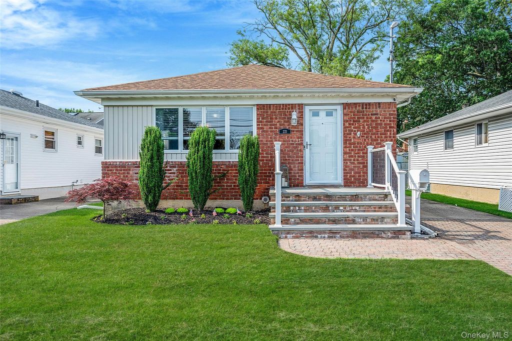 221 N Kentucky Avenue, Massapequa, NY 11758