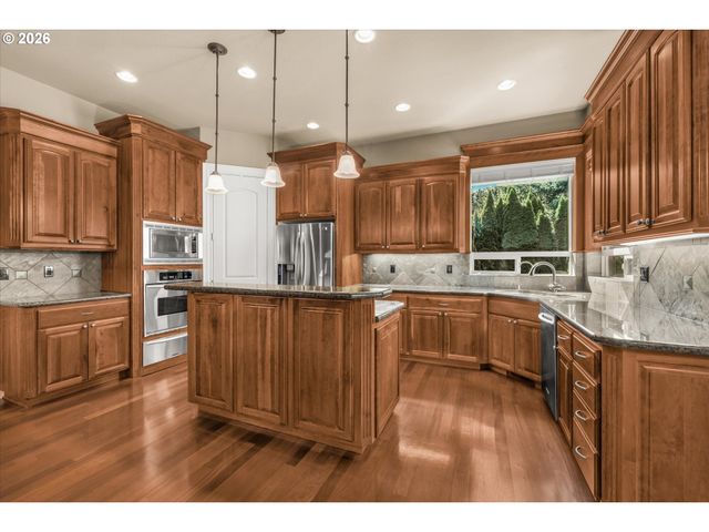 14053 Se CLAREMONT St, Happy Valley, OR 97086