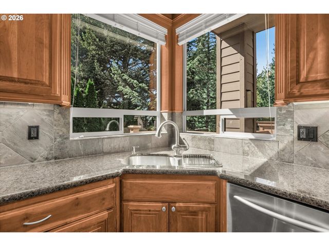 14053 Se CLAREMONT St, Happy Valley, OR 97086