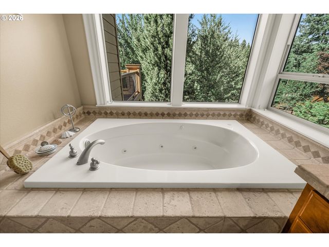 14053 Se CLAREMONT St, Happy Valley, OR 97086