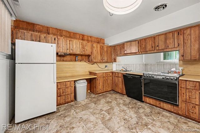15628 Canberra Street, Roseville, MI 48066