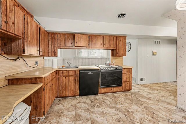 15628 Canberra Street, Roseville, MI 48066