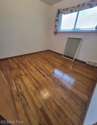 15628 Canberra Street, Roseville, MI 48066