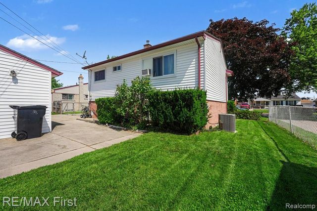 15628 Canberra Street, Roseville, MI 48066