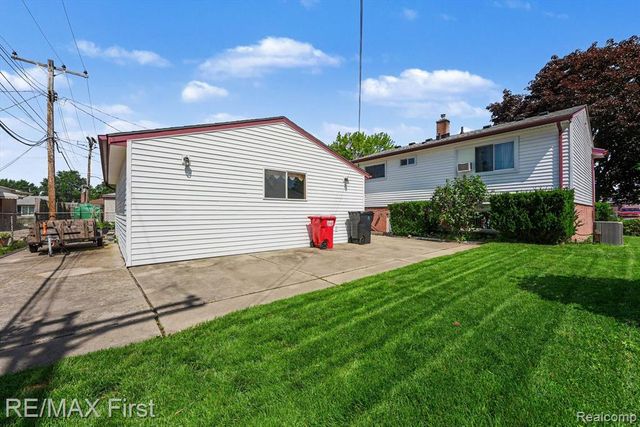15628 Canberra Street, Roseville, MI 48066