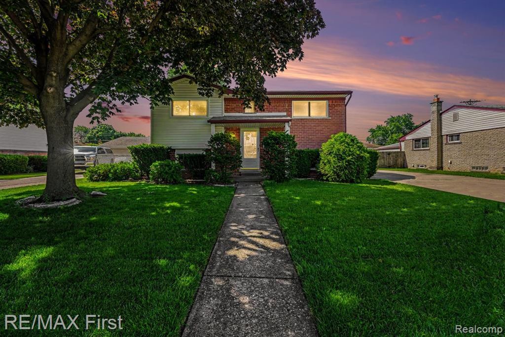 15628 Canberra Street, Roseville, MI 48066