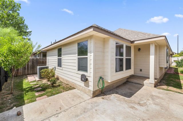 118 Trailstone DR, Bastrop, TX 78602