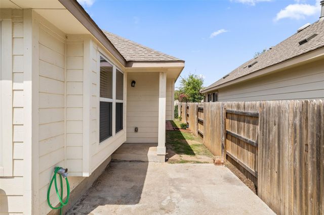 118 Trailstone DR, Bastrop, TX 78602