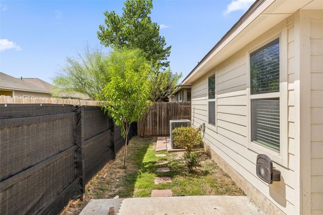 118 Trailstone DR, Bastrop, TX 78602