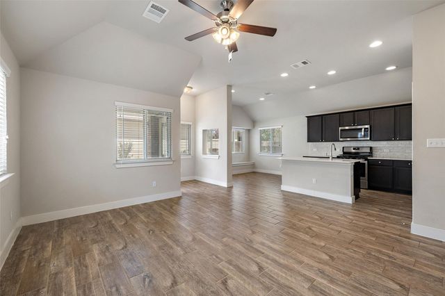 118 Trailstone DR, Bastrop, TX 78602