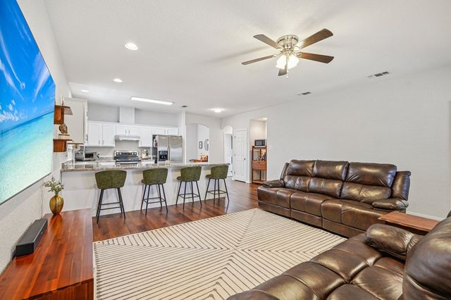 1911 N Weston Loop, Kerrville, TX 78028
