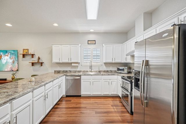 1911 N Weston Loop, Kerrville, TX 78028