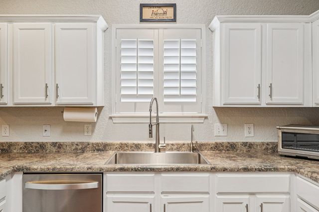 1911 N Weston Loop, Kerrville, TX 78028