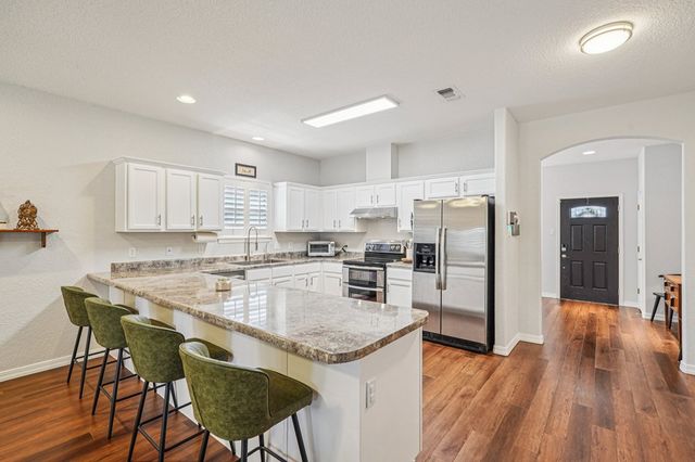 1911 N Weston Loop, Kerrville, TX 78028