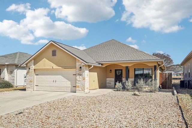 1911 N Weston Loop, Kerrville, TX 78028