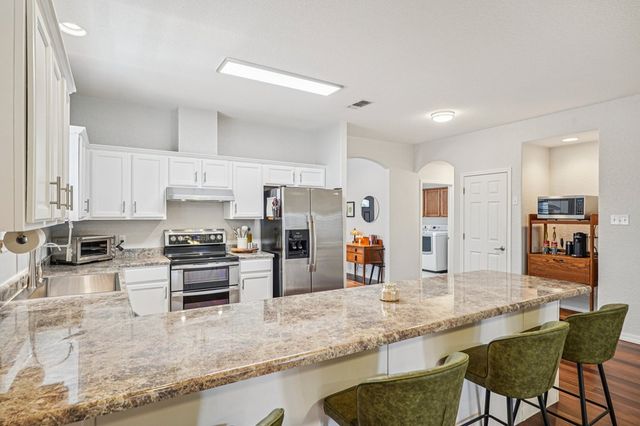 1911 N Weston Loop, Kerrville, TX 78028