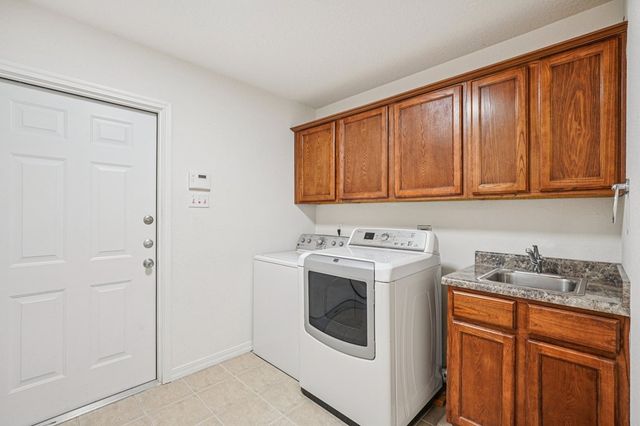 1911 N Weston Loop, Kerrville, TX 78028