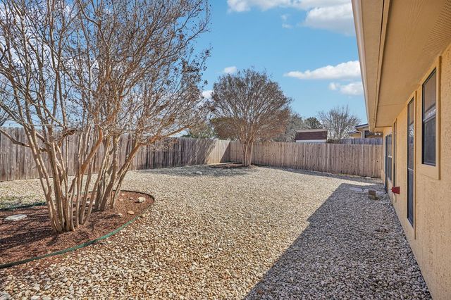 1911 N Weston Loop, Kerrville, TX 78028