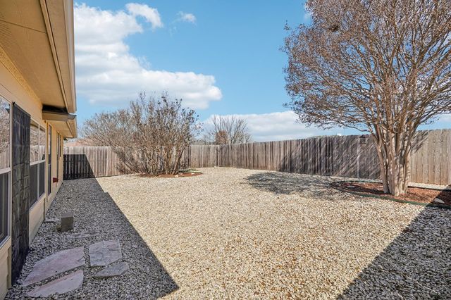 1911 N Weston Loop, Kerrville, TX 78028