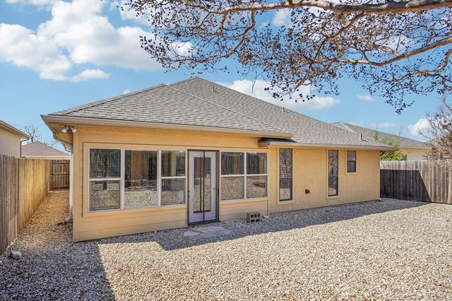 1911 N Weston Loop, Kerrville, TX 78028