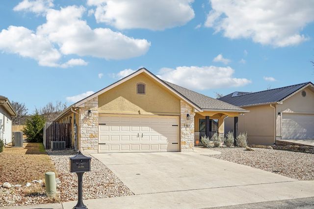 1911 N Weston Loop, Kerrville, TX 78028