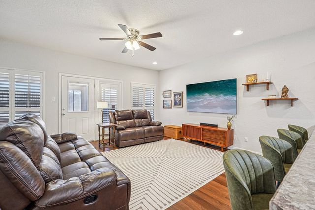 1911 N Weston Loop, Kerrville, TX 78028