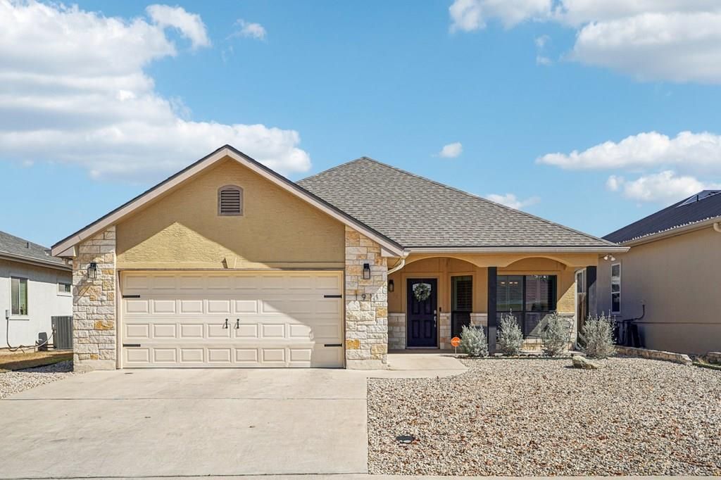 1911 N Weston Loop, Kerrville, TX 78028