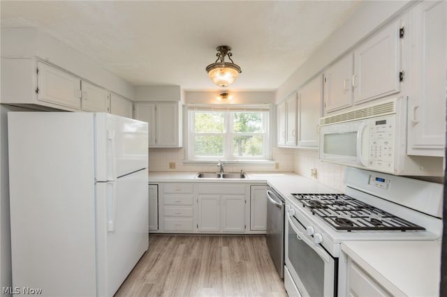 1984 W Turkeyfoot Lake Road, Barberton, OH 44203
